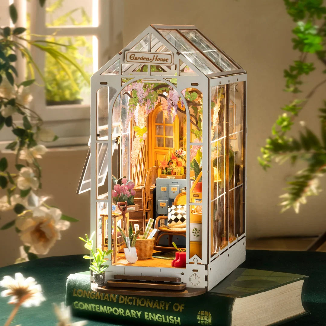 Cuteefun DIY Book Nook Kit, Puzzle 3D in Legno per Adulti, Inserti per Libreria, Decorazione della Stanza, Regali Unici per Compleanno, Natale(Casa Magica Cuteefun DIY Book Nook Kit, Puzzle 3D in Legno per Adulti, Inserti per Libreria, Decorazione della Stanza, Regali Unici per Compleanno, Natale(Casa Magica