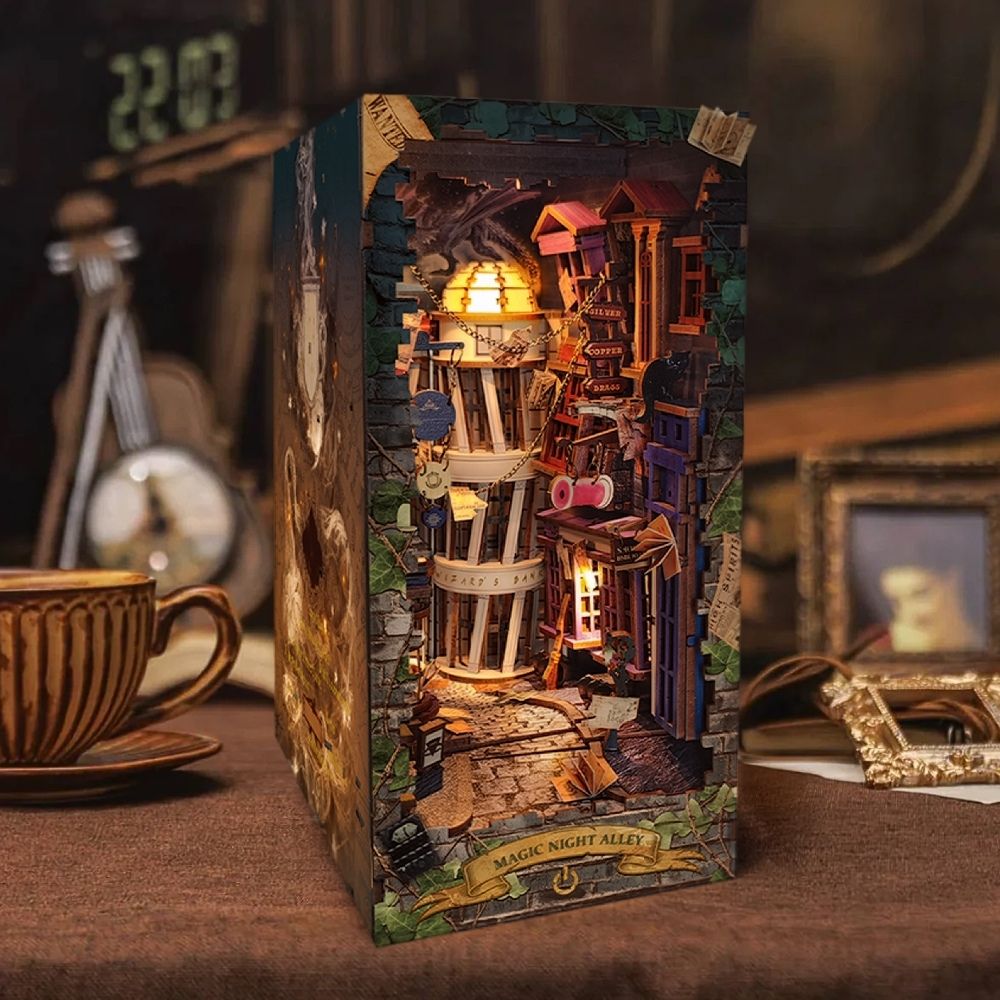 DIY Book Nook Kit - Magic Night Alley Figured'Art