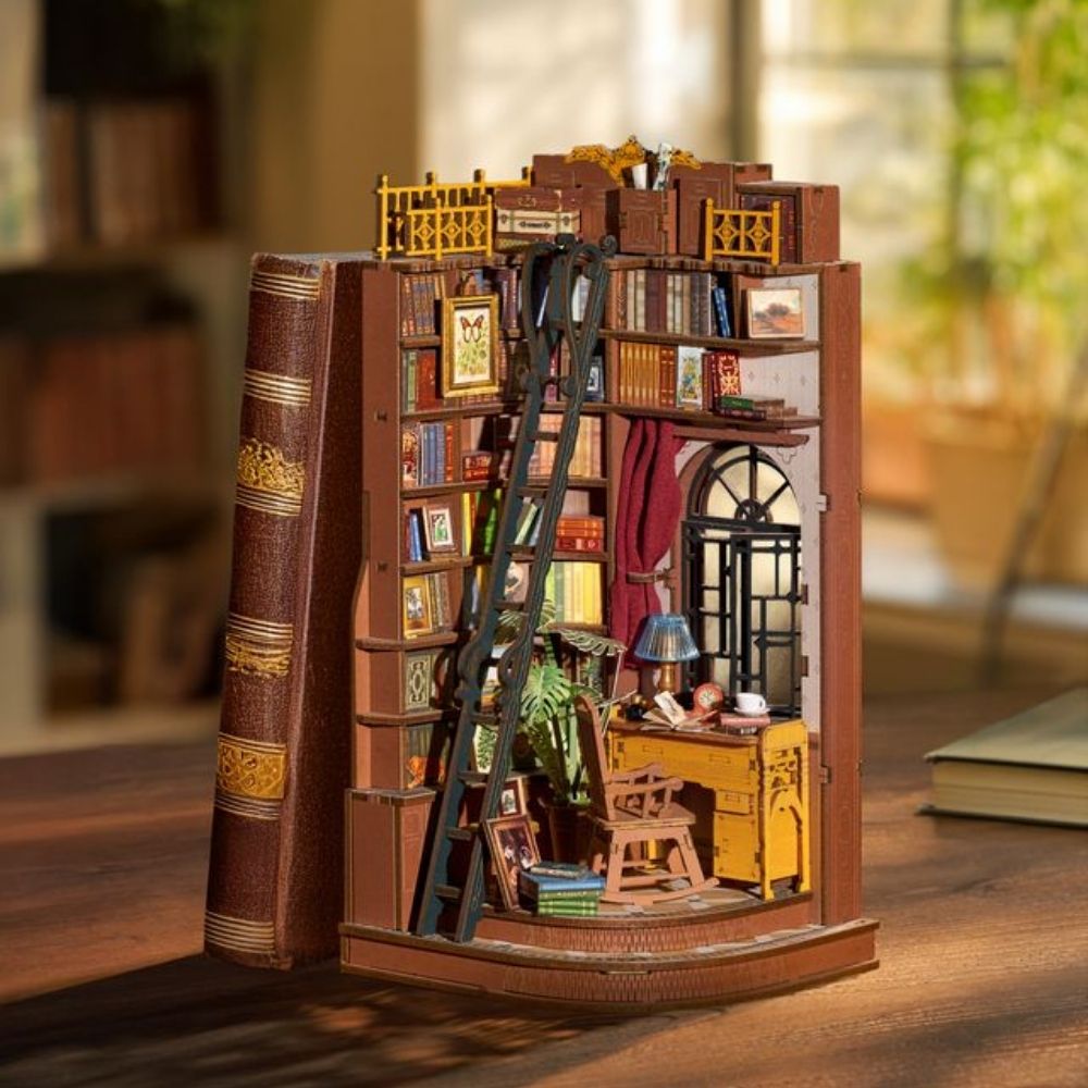 DIY Book Nook kit - Silent Corner Study
